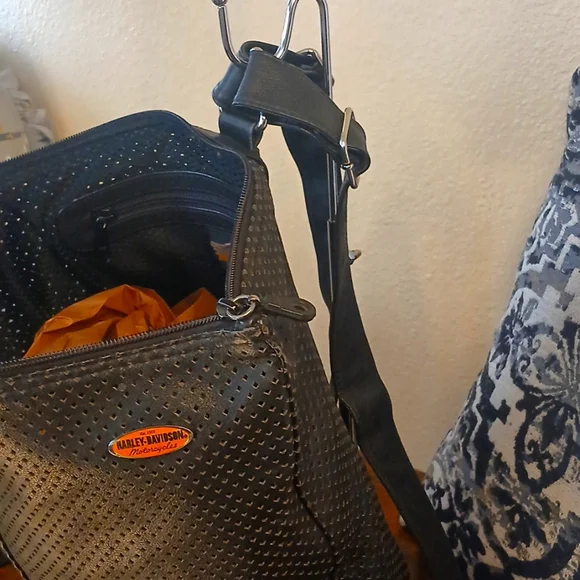 HARLEY- DAVIDSON Black Perforated GRAB N GO Backpack - Picture 7 of 12